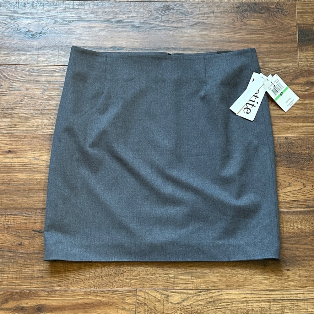 Amanda & Chelsea Women’s Petite Pewter Pencil Skirt Size 8P
NWT